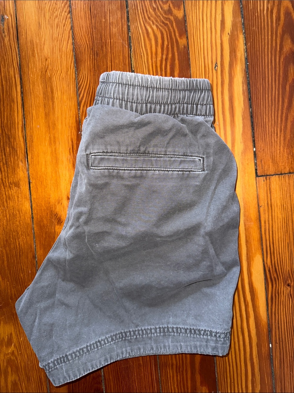 Abercrombie & Fitch Men's Washed Gray Shorts - Picture 3 of 3